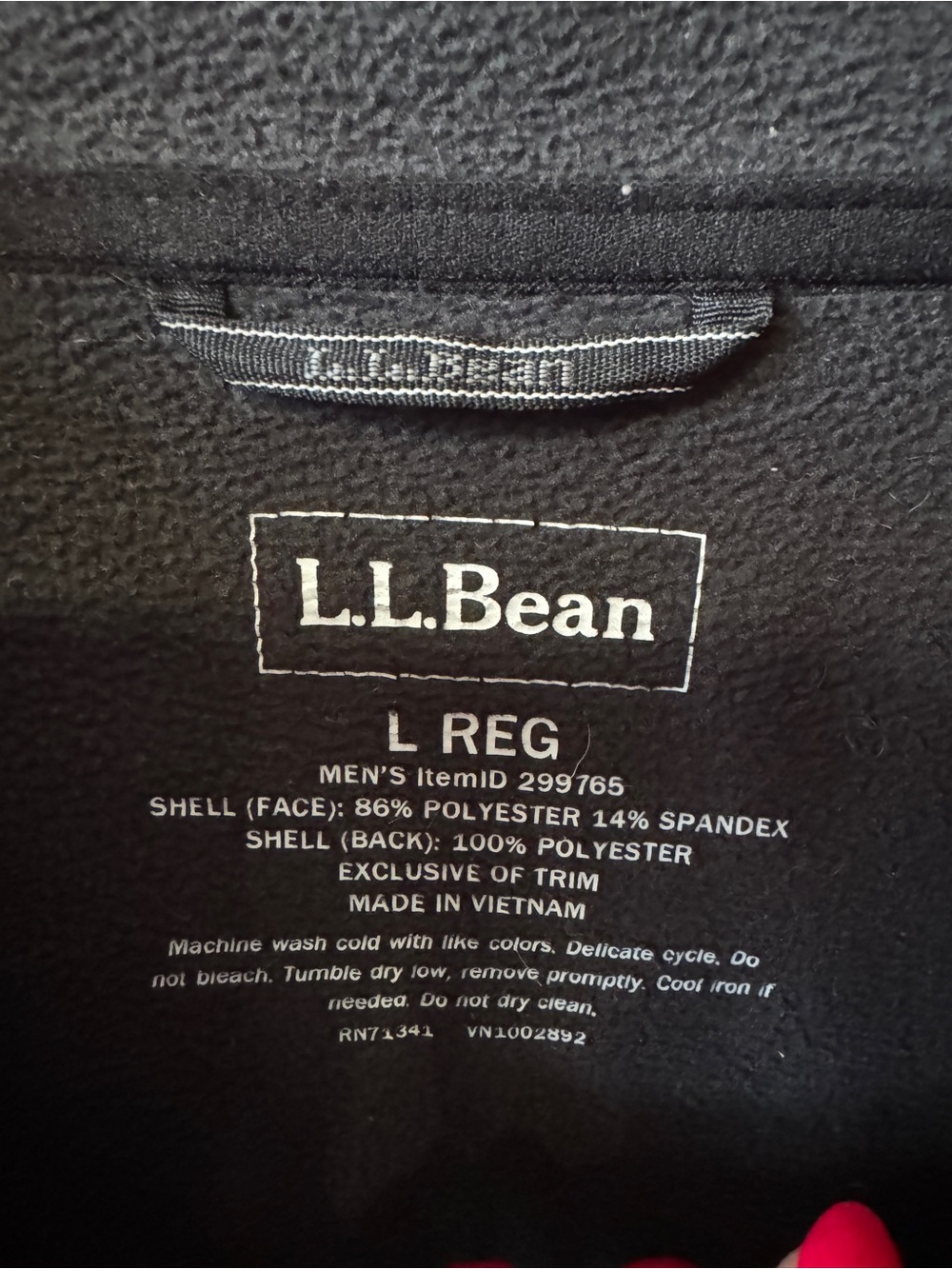 L.L. Bean Men's Windproof Softshell Jacket
Size Large - Picture 5 of 7